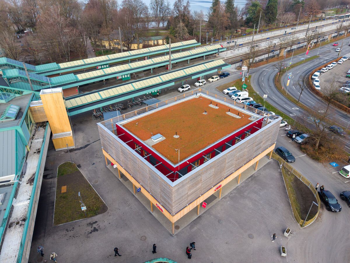 Acht Monate nach dem Spatenstich ist das Gebäude für Fahrgäste und ÖBB-Personal nun komplett fertiggestellt.