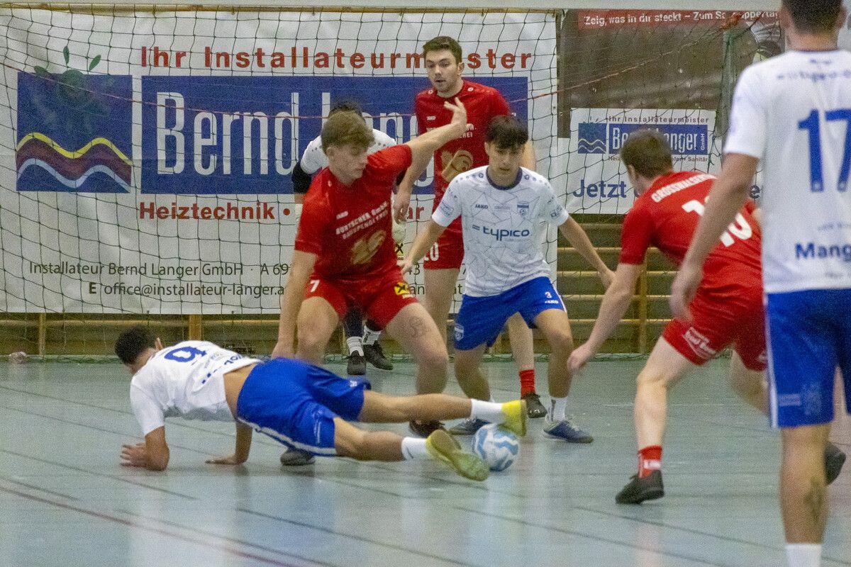 Akademie-Vorarlberg-Spieler Yasir Mihci trifft gegen SV Lochau.⇒Paulitsch