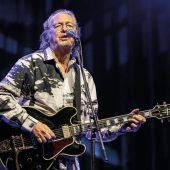 Peter Cornelius wird 75 und geht auf Tournee