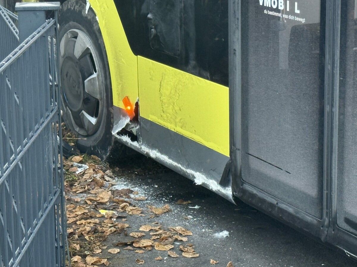 Am Fahrzeug entstand Sachschaden in noch unbekannter Höhe.⇒Vlach (3)