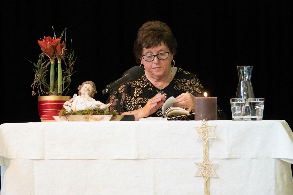 Anni Mathes präsentierte ihr zweites Buch mit dem Titel „Ein Zuhause für die Würde“. ⇒HAB