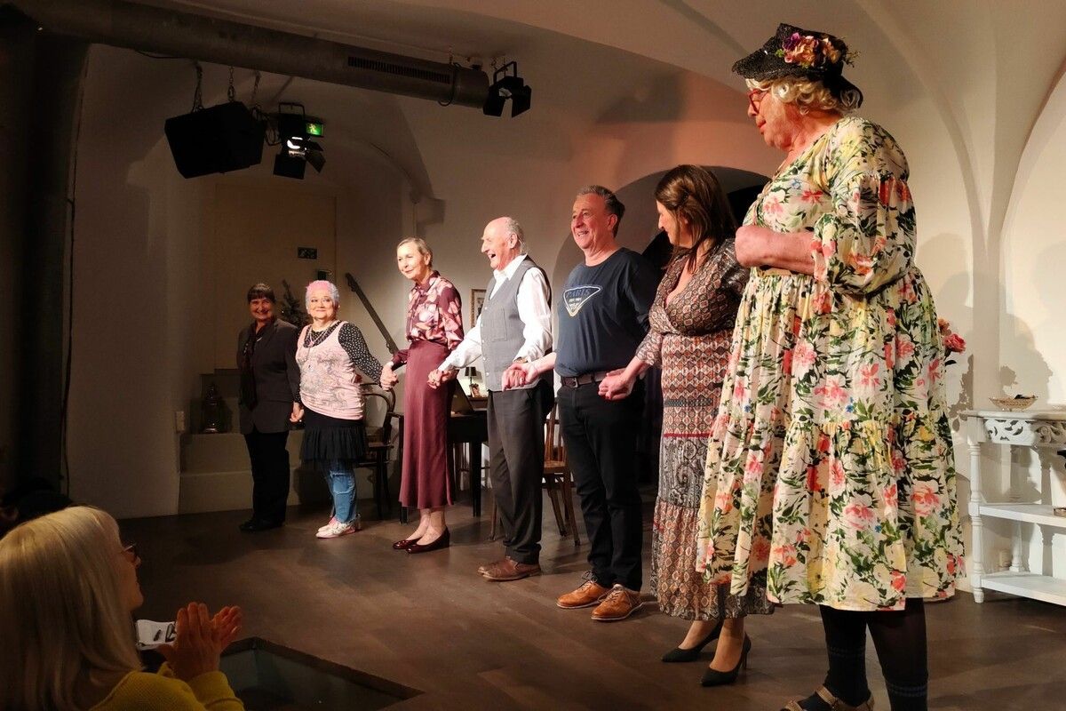 Applaus für starke Leistungen: Das Publikum bedankt sich begeistert bei allen Mitwirkenden. ⇒henning heilmann