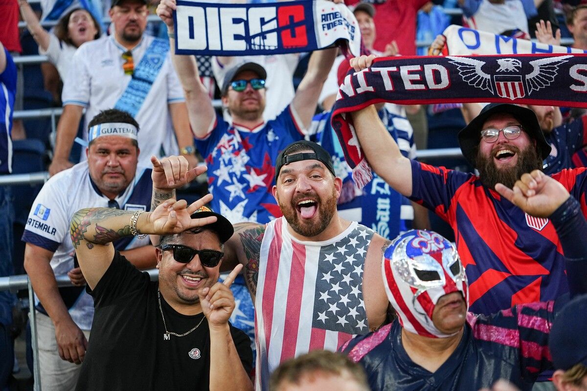 Auf die Fans der Fußball-WM 2026 in den USA, Kanada und Mexiko warten einige Hürden. Von Ticketpreisen bis hin zu langen Flügen.⇒afp