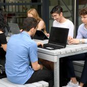 Mehr Jugendschutz auf Schülerlaptops