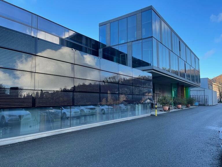 Bei MGT Mayer Glastechnik wurde auch übers Wochenende fieberhaft gerechnet und verhandelt: Die Mühen waren vergebens. ⇒VN