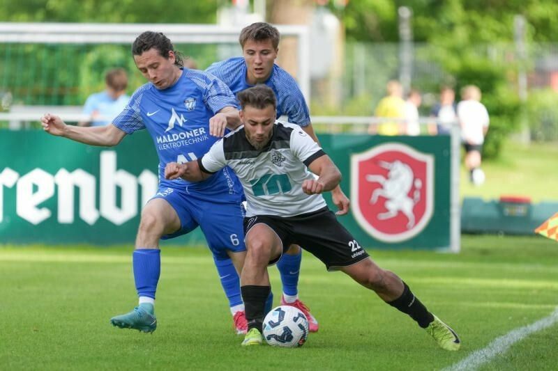 Benedikt Böhler (l.) beendet seine aktive Laufbahn beim FC Hard. ⇒vn/tk