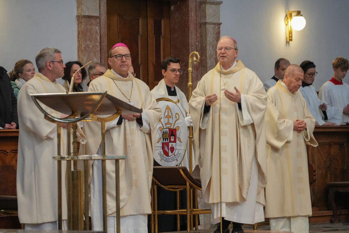Bischof Benno Elbs (r.) stand der Eucharistiefeier vor.⇒Cincelli