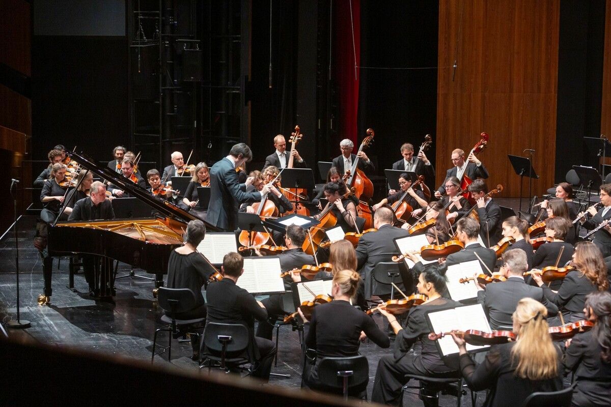 Brittens „Suite on English Folk Tunes ‚A Time there was…‘“, Mozarts letztes Klavierkonzert und Dvořáks Siebte. ⇒dietmar mathis