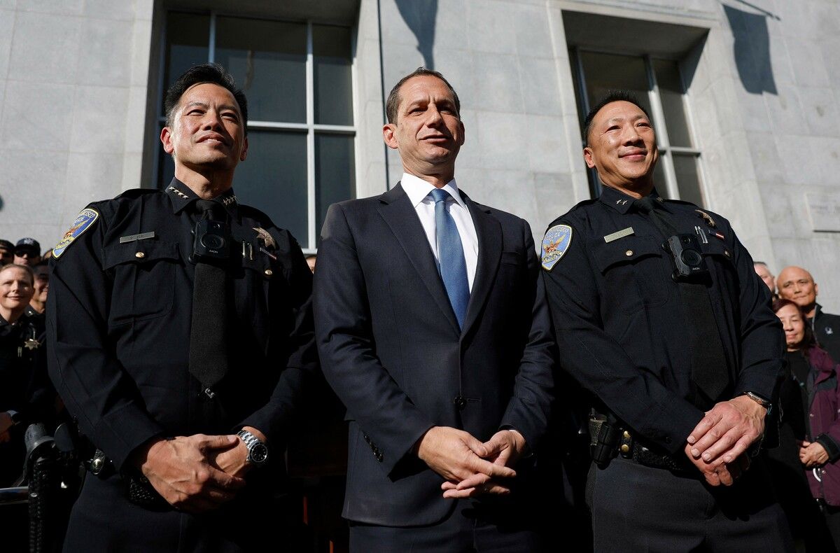 Bürgermeister Daniel Lurie informiert über den Stromausfall in San Francisco.⇒afp