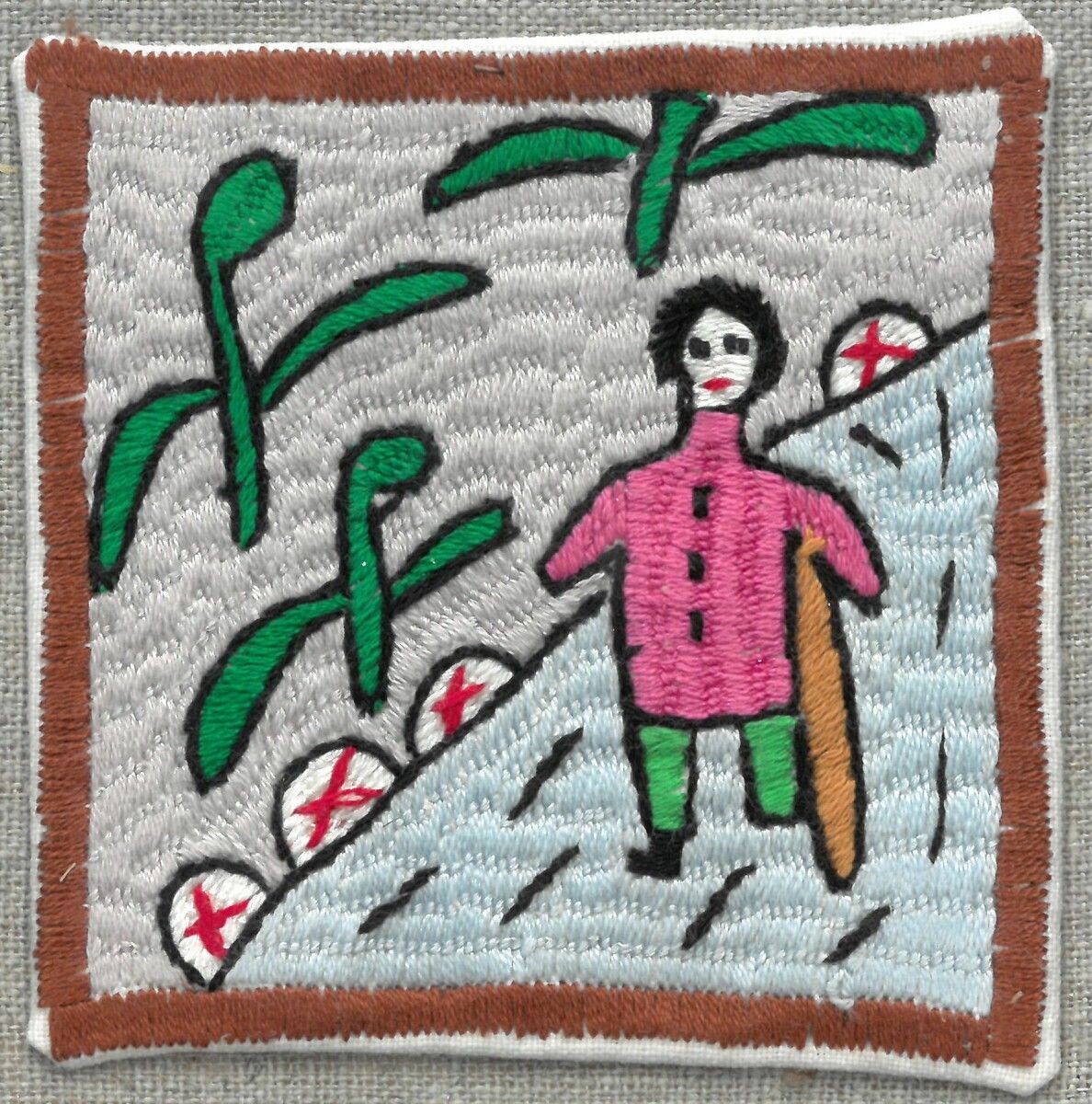 Das Bild zeigt einen Mann mit Minenverletzung und stammt aus der Serie Hört die Stimme der Frauen!; es ist eine Stickarbeit aus Afghanistan. ⇒Frauen in der Einen Welt, Nürnberg, DE