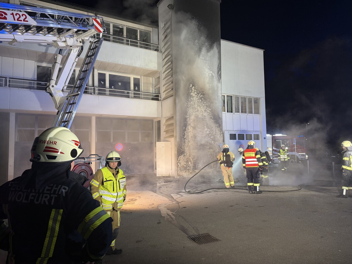 Das Gebäude wurden durch den Brand beschädigt. ⇒VOL.at/VLACH (2)