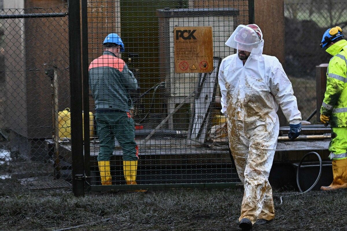 Das Leck konnte erst nach vielen Stunden geschlossen werden.⇒AFP