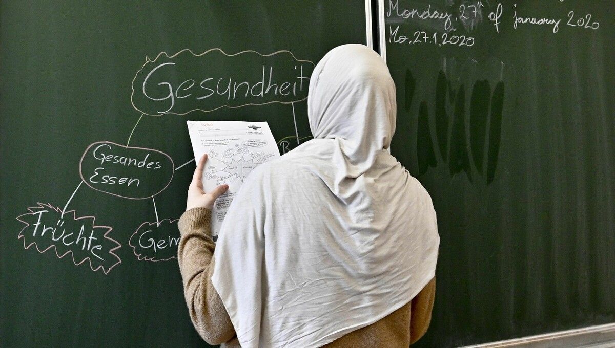 Das muslimische Kopftuch an der Schule. Es soll für Mädchen bis 14 verschwinden. Doch ist dies auch verfassungskonform? ⇒APA