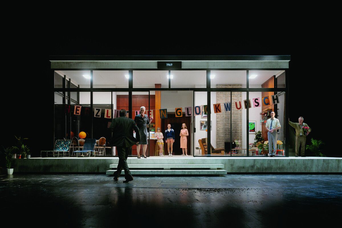 Das Premierenpublikum feierte die Produktion mit lang anhaltenden Standing Ovations. ⇒APA/RUIZ CRUZ