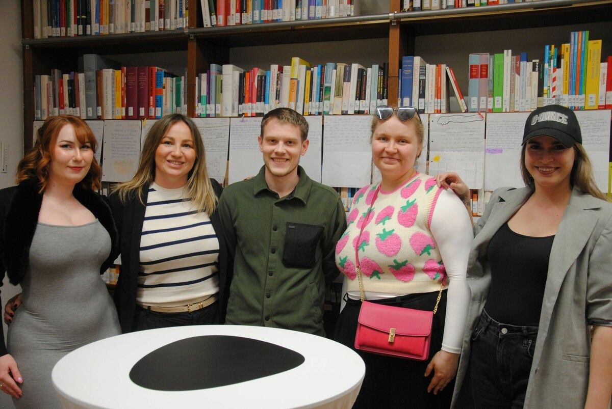 Das Projektteam: Alessia Lena Ender, Aleksandra Visekruna-Finogenov, Tobias Kemmer, Hannah Beate Schuler und Daria Schuricht. ⇒Sabine Benzer
