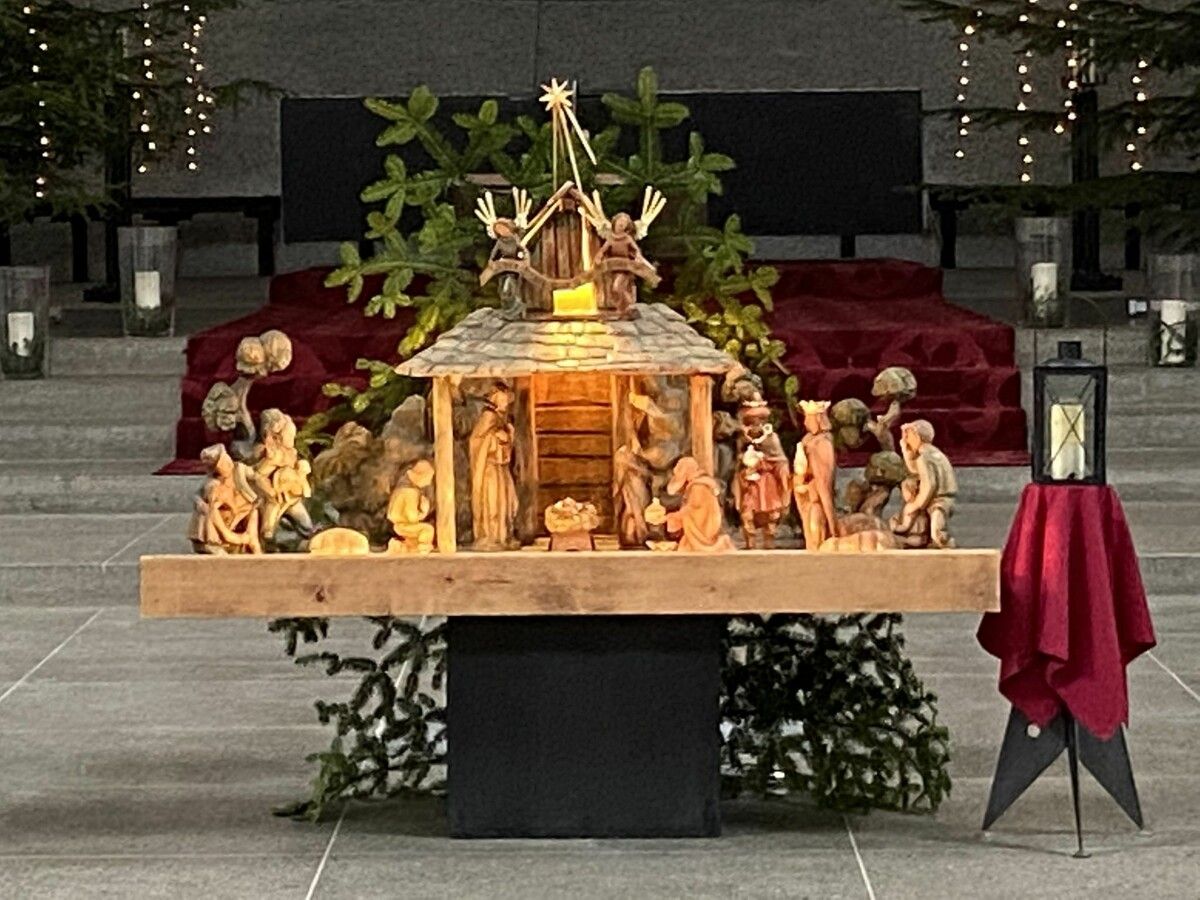 Das Weihnachtsgeschehen, wie es die Krippe in der Klosterkirche der Zisterzienserabtei Wettingen-Mehrerau darstellt.⇒TM