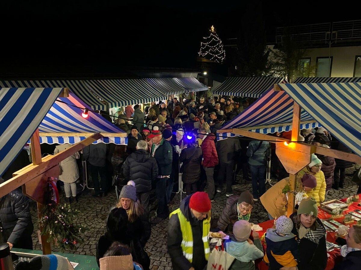 Der Adventmarkt in St. Anton im Montafon war gut besucht. ⇒Gemeinde