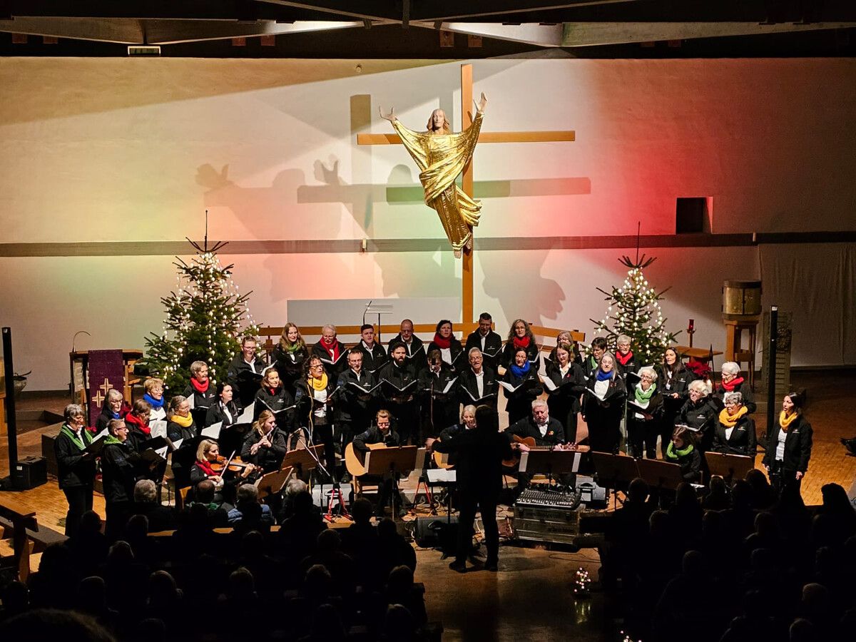 Der Chor Joy begeisterte am vergangenen Wochenende mit einem stimmungsvollen Konzert in der St.-Konrad-Kirche in Hohenems. ⇒Chor Joy