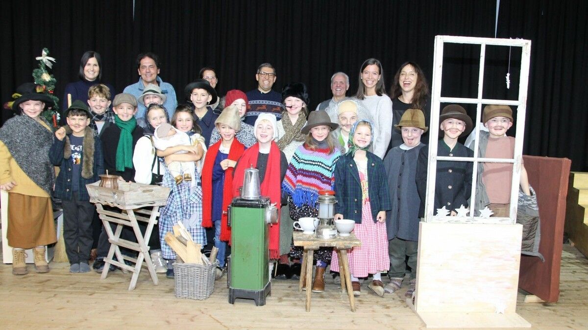 Der erste Adventsonntag mit der Hauptaufführung des Advent-Musicals war für die Bucher Schulkinder und Projektbeteiligten ein wahrlich großer Tag. ⇒Mst (4)