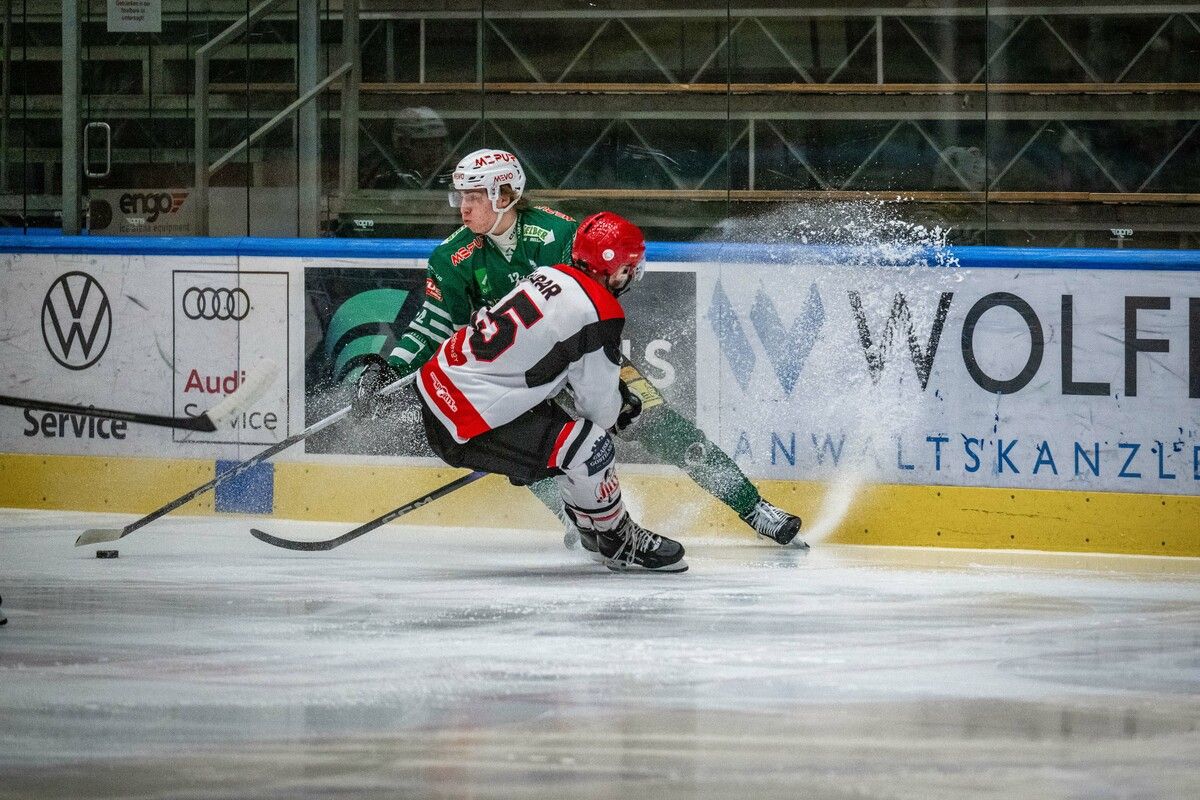 Der Finne Toivo Laaksonen erzielte die Treffer zum 2:1 und 4:1, sein Zwillingsbruder Usko traf in der 21. Minute zur 5:1-Führung des EC Bregenzerwald.⇒VN/STiplovsek