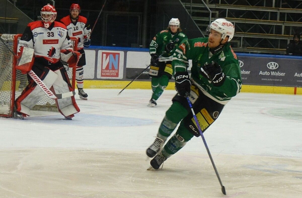 Der lettische ECB-Angreifer Roberts Lipsbergs erzielte in Meran zwei Treffer.⇒siha