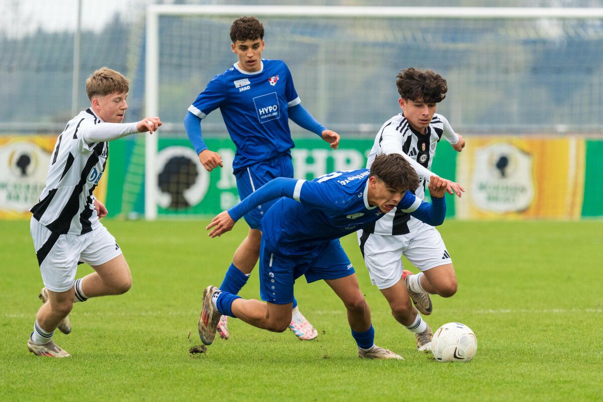 Die AKA-Spieler kämpfen auf dem Platz, der Vorarlberger Fußballverband um bessere Infrastruktur und Finanzen.⇒VN-Stiplovsek