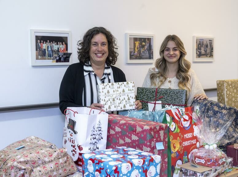 Die Helferinnen des Christkinds: Leiterin Simone Baumgartner und Organisatorin Isabella Nesler. ⇒VN/RP
