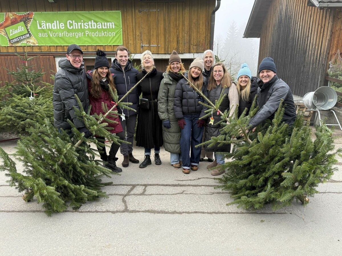 Die ikp-Geschäftsführer Martin Dechant (l.) und Bernhard Tschann mit ihrem Team in Aktion. ⇒Franc