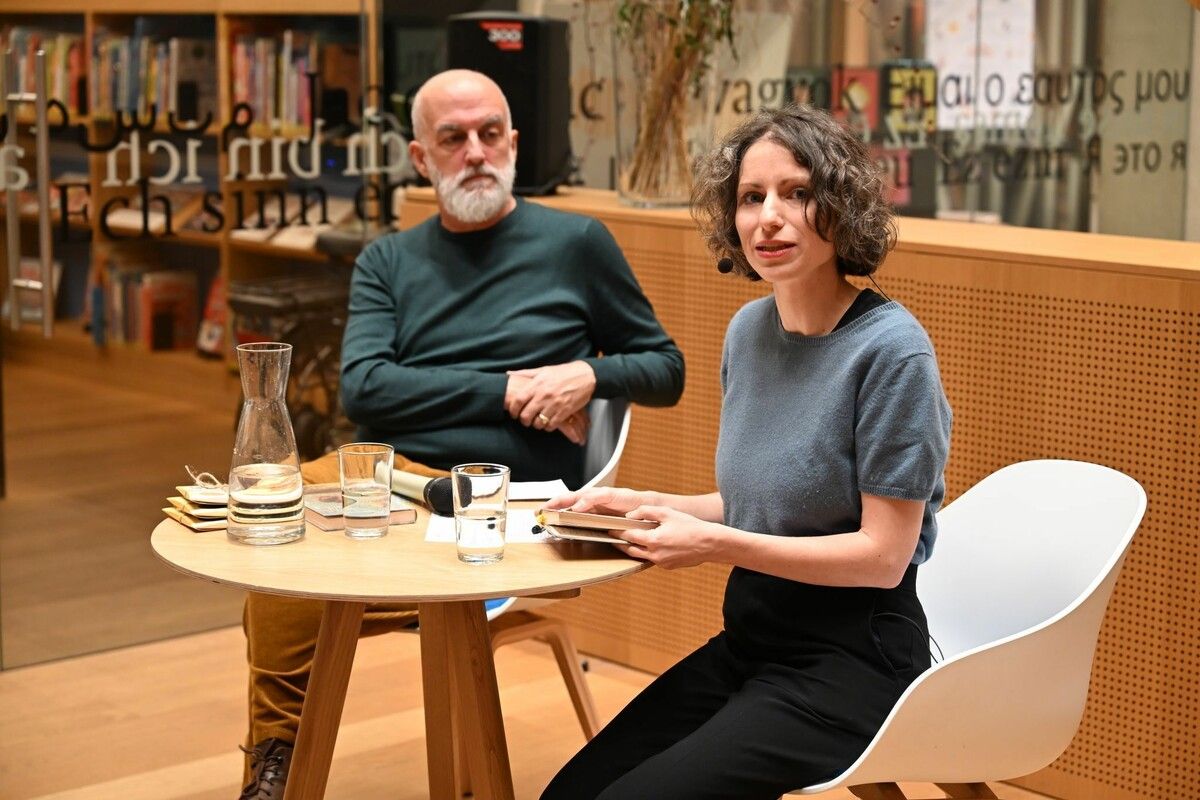 Die in Vorarlberg lebende Autorin Sarah Kuratle stellte ihren zweiten Roman vor.⇒Laurence Feider