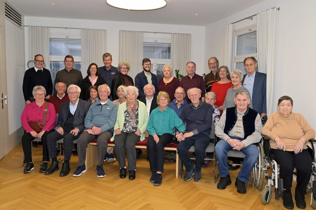 Die Jubelpaare mit Bgm. Katharina Wöß-Krall in der Häusle-Villa.⇒gemeinde