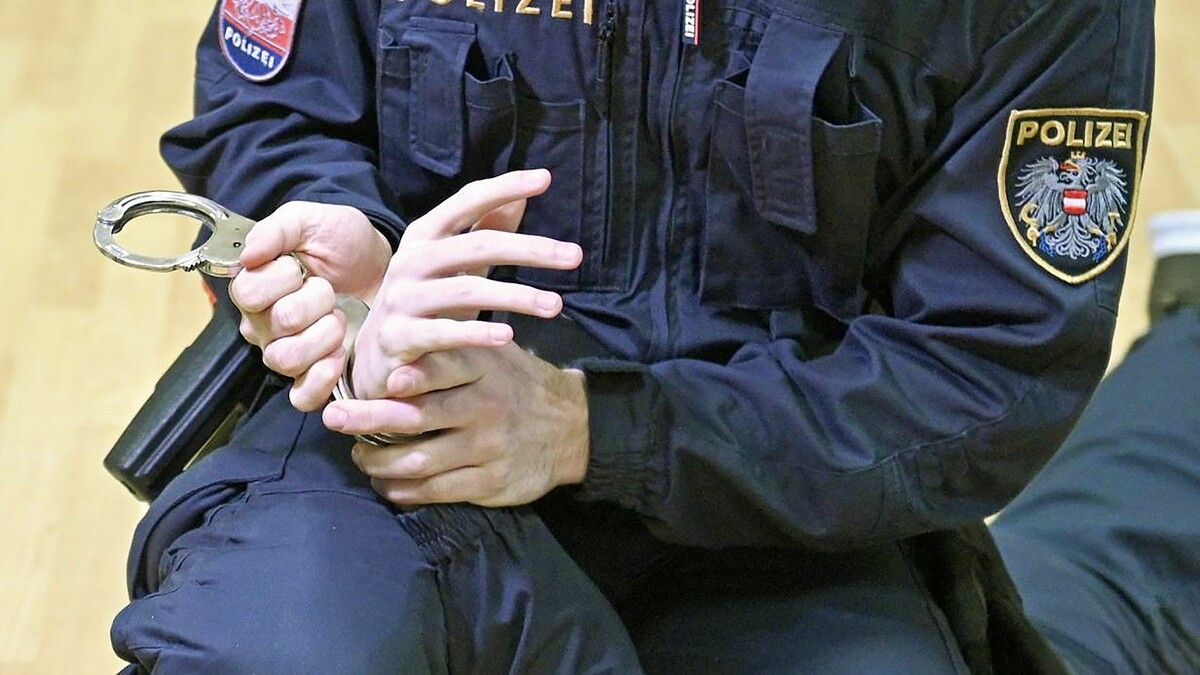 Die Polizei nahm den „Messermann“ noch vor Ort fest. ⇒Symbol/Polizei