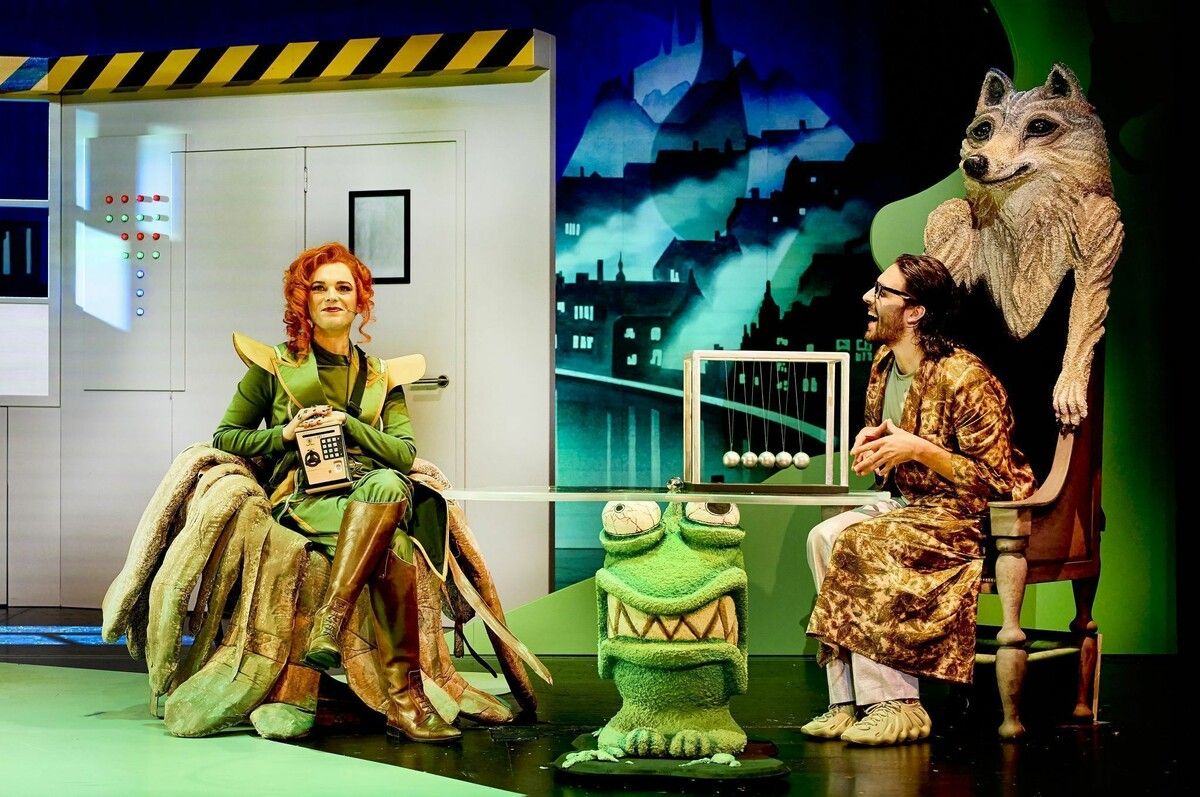 Die Premiere am Freitagabend geriet dank großer Spielfreude und kluger Regie zu einem vollen Erfolg.⇒LT/Anja Köhler