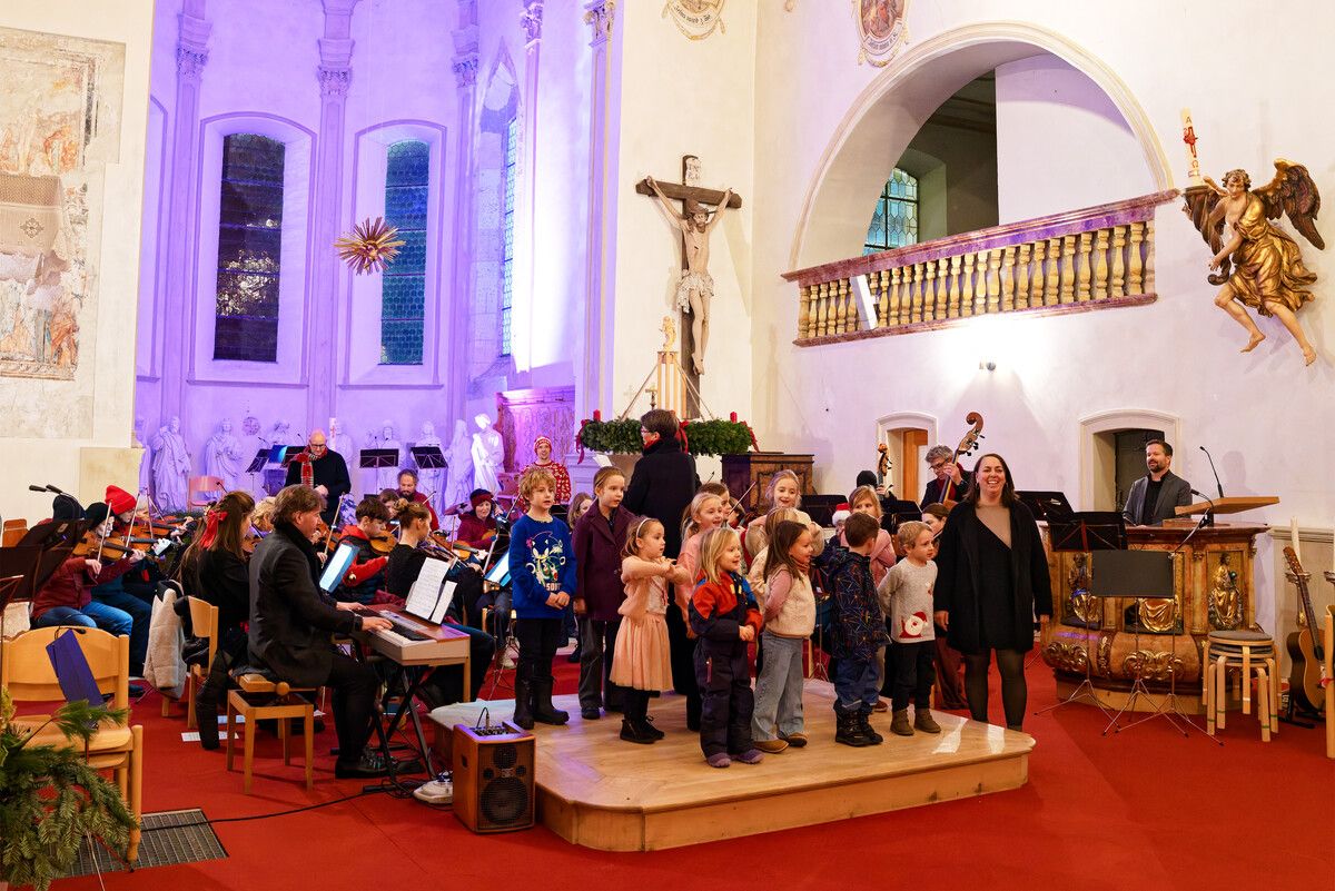 Die Schülerinnen und Schüler der Musikschule Montafon sorgten für vorweihnachtliche Stimmung. ⇒MS Montafon