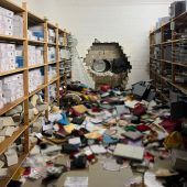 Profibande stieg durch großes Loch in Tresorraum