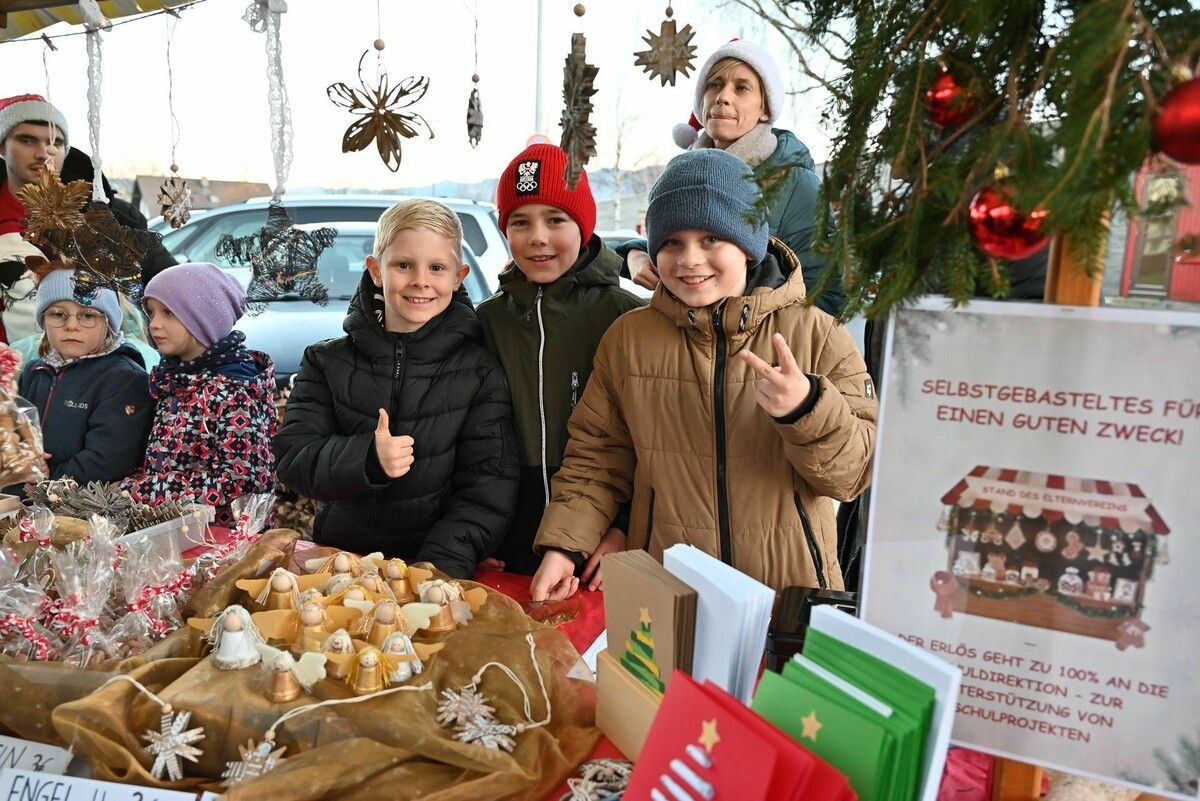 Die Volksschule Rotkreuz veranstaltete einen liebevollen Weihnachtsmarkt.⇒bvs