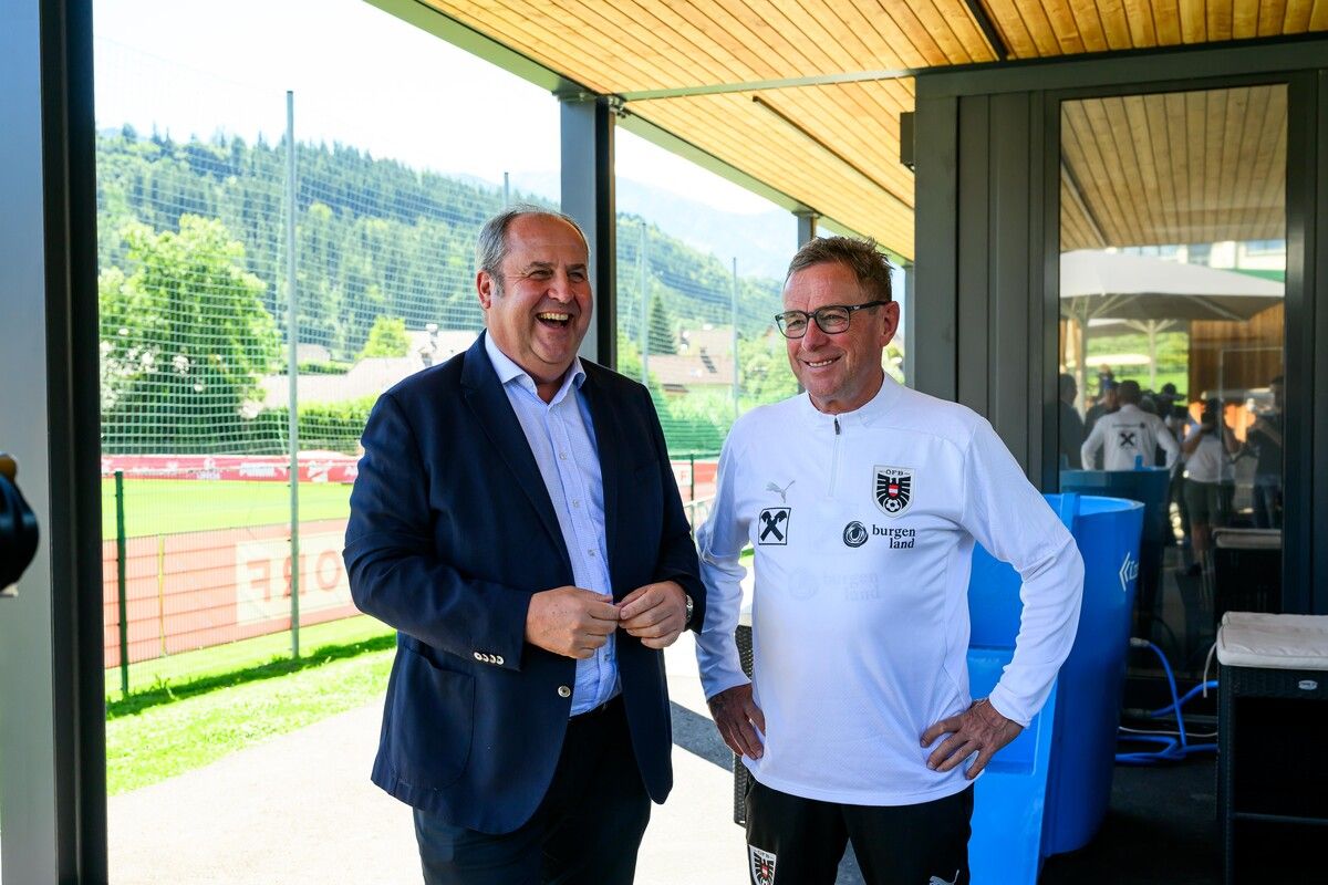 Die Vorfreude von ÖFB-Präsident Josef Pröll und Teamchef Ralf Rangnick auf die WM-Gruppenauslosung in Washington ist groß. ⇒apa