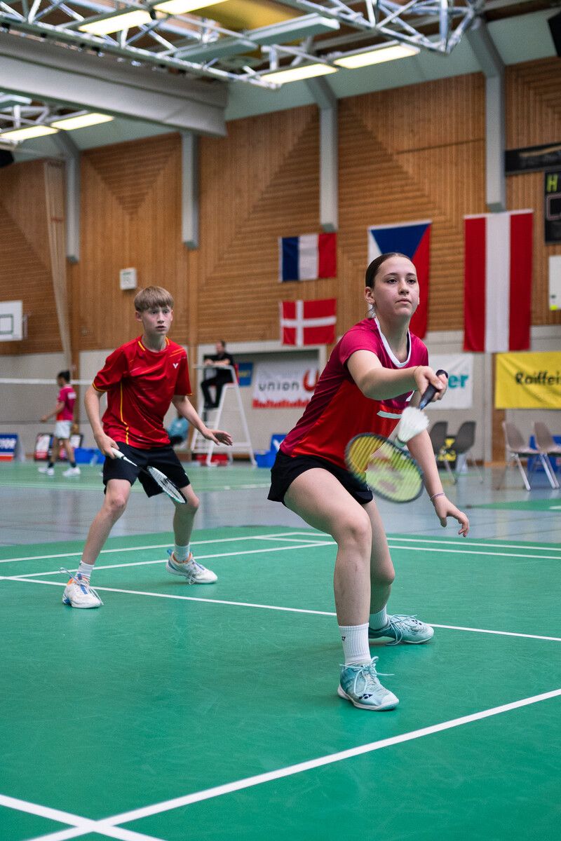 Die Wolfurterin Lisa Moosbrugger holte drei ÖM-Goldene in der U15-Klasse, darunter im Mixed mit Moritz Bürger (BC Fußach).⇒VBV/Mathis