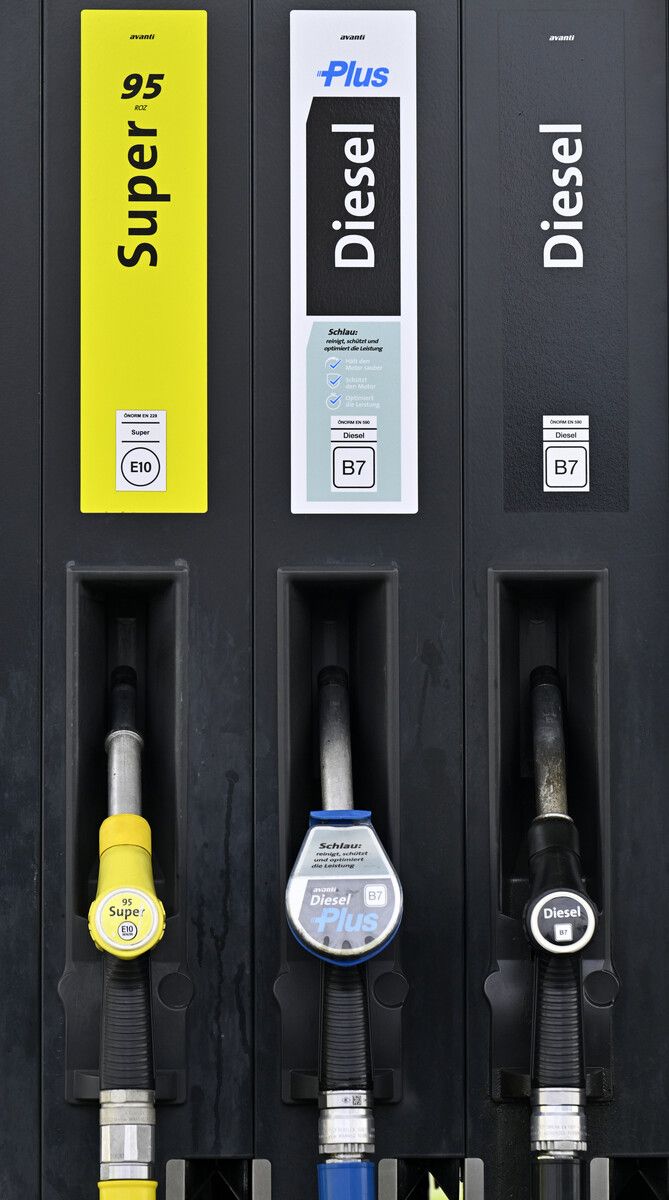 Diesel heuer im vierten Jahr in Folge teurer als Benzin.⇒ APA/Techt