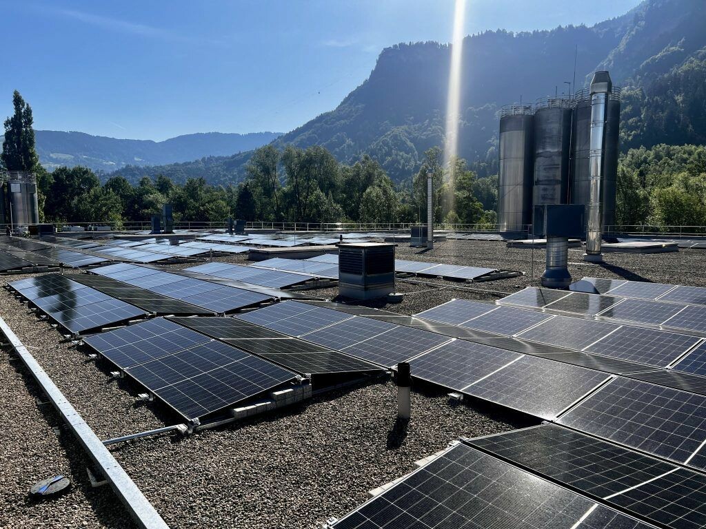 Durch die hauseigene PV-Anlage erzeugt Ölz genug Energie, um den Jahresbedarf von rund 300 Haushalten zu decken. ⇒FA
