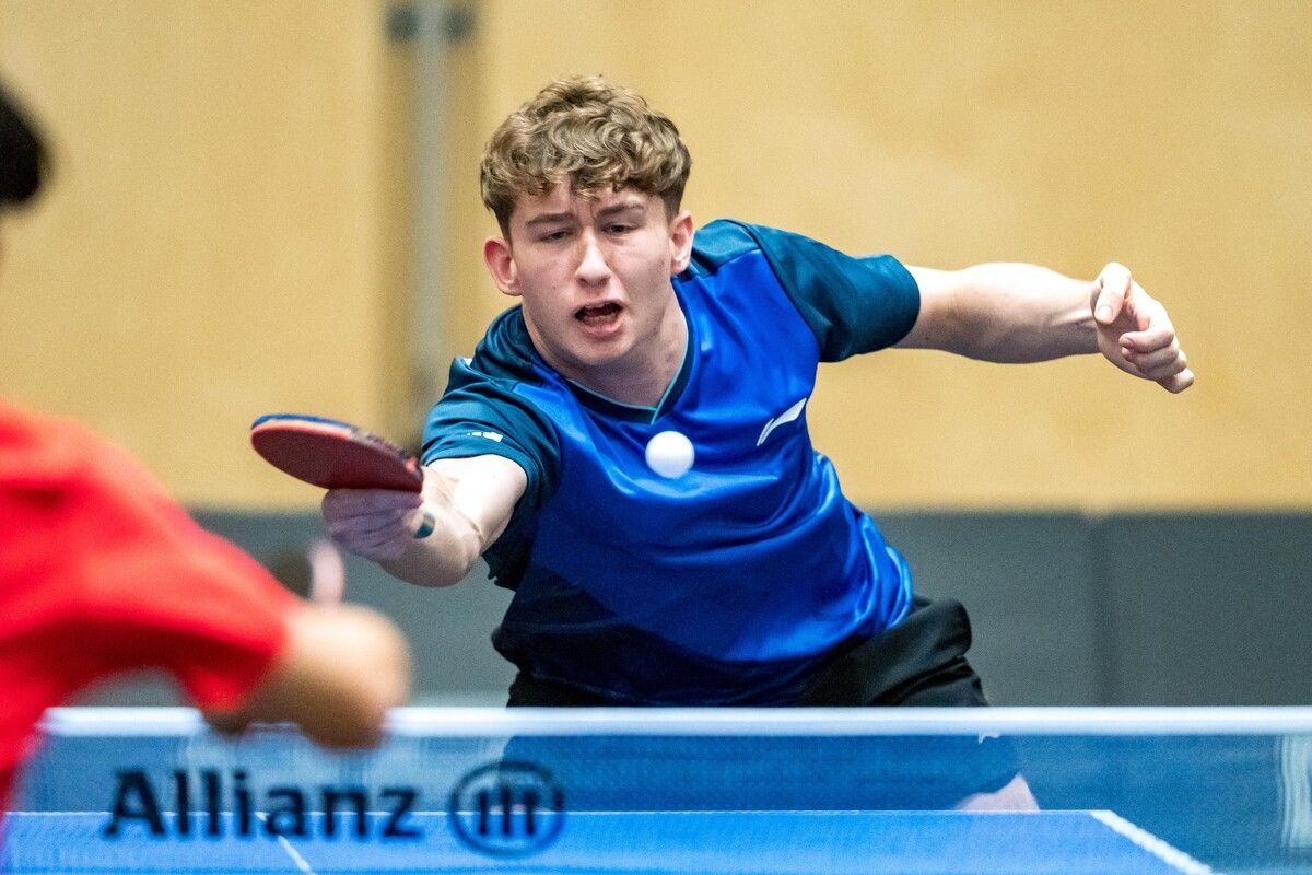 Ein entfesselt spieltender Julian Rzihauschek feierte beim Top-12-Turnier in Rankweil mit 17 Jahren den Sieg.⇒VN-Stiplovsek/4