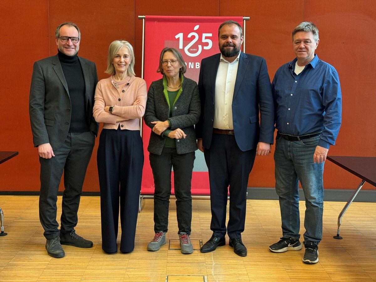 Ein Novum: Die Vertreter aller Fraktionen präsentierten den Budgetentwurf gemeinsam.⇒SIB