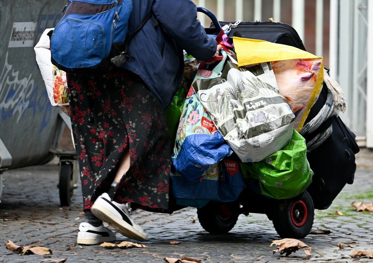 Ein Obdachloser in Stuttgart spendete sein hart verdientes Pfandflaschen-Geld an alleinerziehende Mütter. ⇒dpA (Symbol)