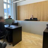 Mit glühenden Zigaretten gequält