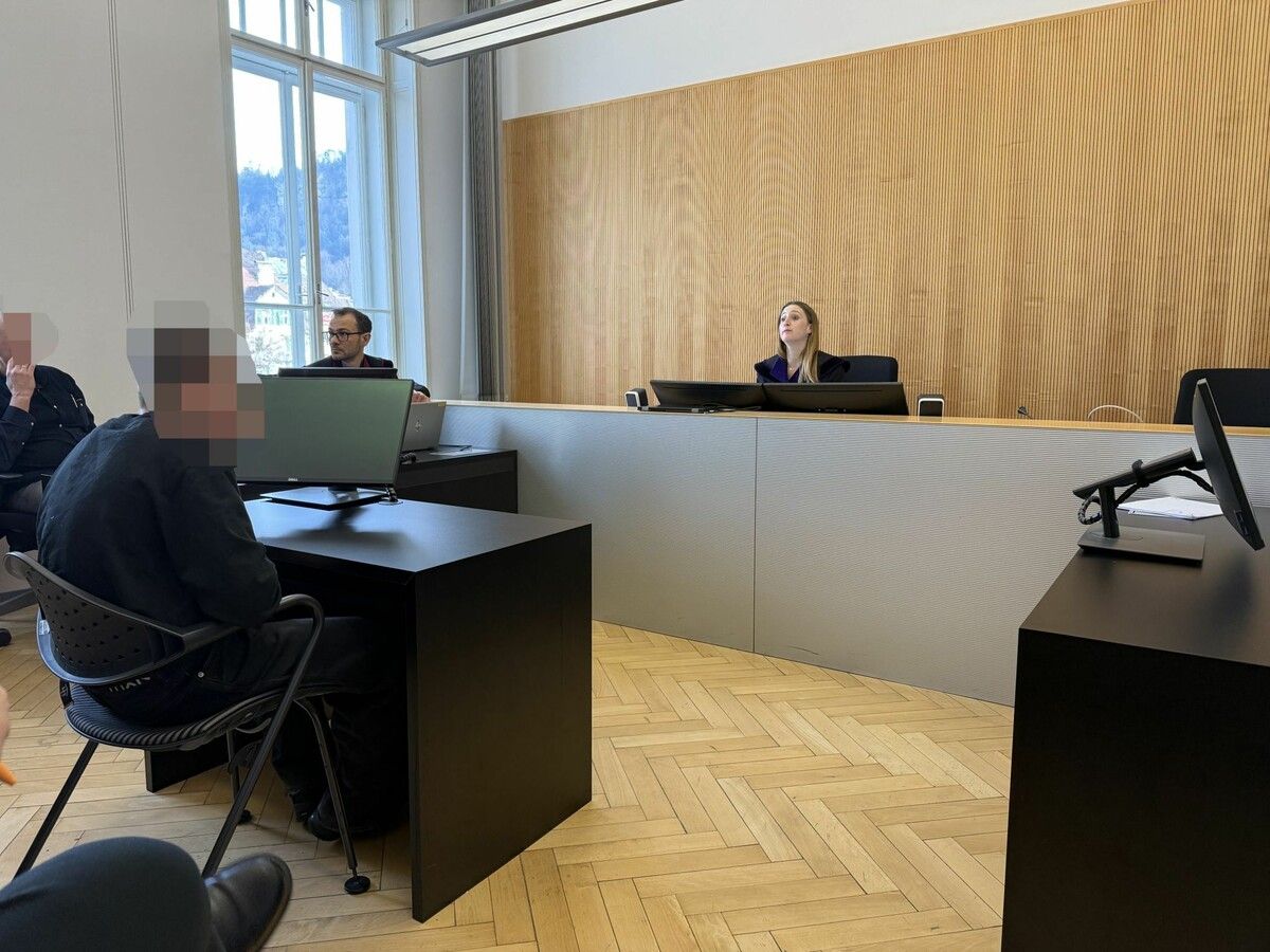 Einer der beiden Angeklagten bei der Verhandlung am Landesgericht Feldkirch vor Richterin Kathrin Feurle. ⇒vn/skö