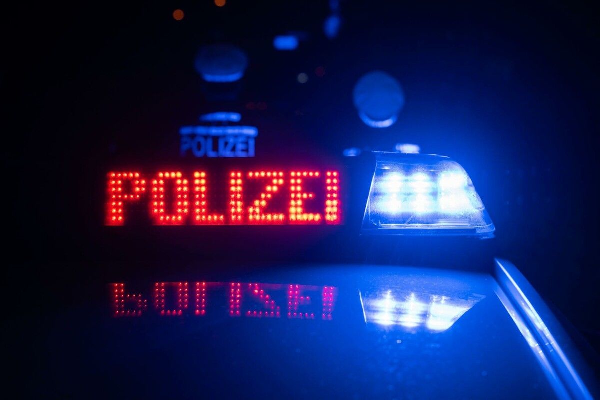 Einer Zivilstreife der Polizei fiel die überhöhte Geschwindigkeit der beiden Fahrzeuge auf. ⇒symbol/APA