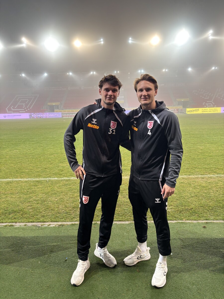 Einst in Lustenau und Altach, jetzt beide in Regensburg, Leo Mätzler (l.) und Felix Strauss.⇒vn