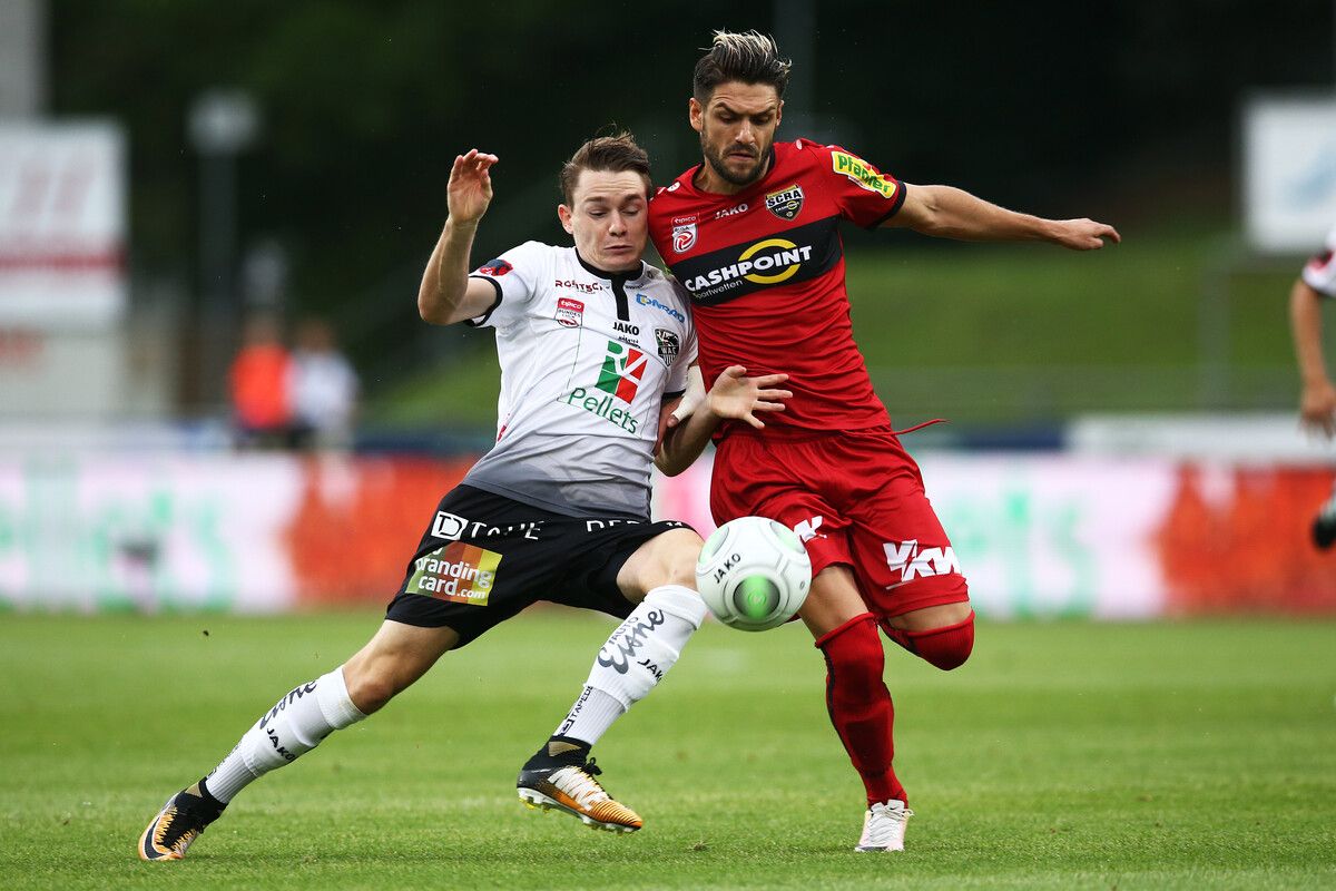 Emanuel Sakic (r.) trug von Sommer 2016 bis Dezember 2017 das Trikot des SCR Altach und zuvor drei Saisonen jenes des SC Austria Lustenau. ⇒GEPA