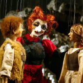 Drei Opern am seidenen Faden