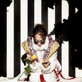 „Wetterfühlig“ zeigt einen Anti-Prinzen auf Sinnsuche in einer Welt voller Irrtümer. »D4