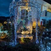 Hell erleuchtete Weihnachtszeit